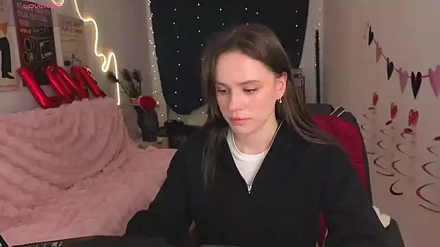 Snapshot of Emillias chatting on February 12, 2026, 2:06 pm Emillias online show from February 12, 2026, 2:06 pm