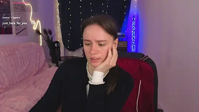 Snapshot of Emillias chatting on February 11, 2026, 2:06 pm Emillias online show from February 11, 2026, 2:06 pm