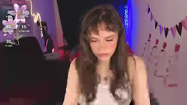 Snapshot of Emillias chatting on April 6, 2026, 1:12 pm Emillias online show from April 6, 2026, 1:12 pm