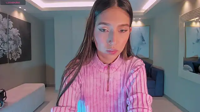 TaraLawrence online show from October 18, 2025, 4:47 am