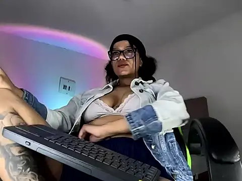 Ale xandra online show from November 10, 2025, 5:07 pm