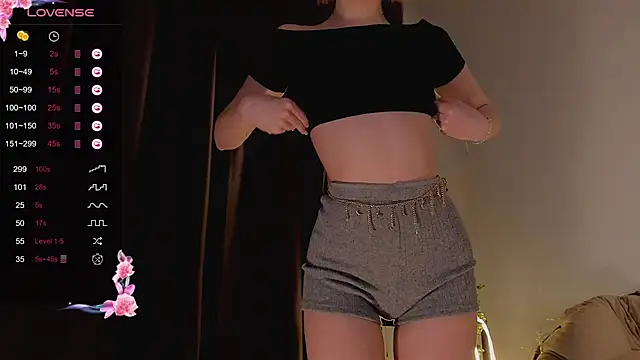 Snapshot of Lili_Roze_ chatting on February 21, 2025, 9:32 pm Lili Roze online show from February 21, 2025, 9:32 pm