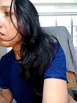 KimPielCanela online show from December 21, 2025, 8:42 pm