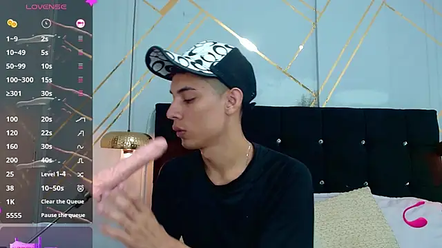 Snapshot of Oliver_king_sex chatting on March 18, 2025, 5:33 pm Oliver king sex online show from March 18, 2025, 5:33 pm