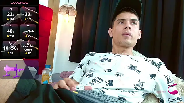 Snapshot of Oliver_king_sex chatting on November 8, 2025, 4:21 pm Oliver king sex online show from November 8, 2025, 4:21 pm