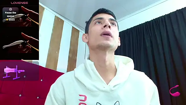 Snapshot of Oliver_king_sex chatting on October 23, 2025, 3:43 pm Oliver king sex online show from October 23, 2025, 3:43 pm