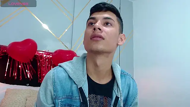 Snapshot of Oliver_king_sex chatting on February 19, 2025, 5:38 pm Oliver king sex online show from February 19, 2025, 5:38 pm