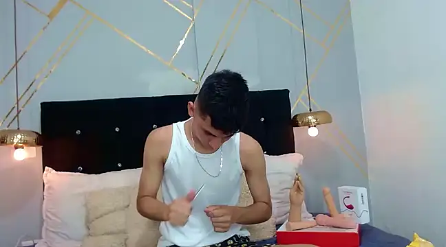 Snapshot of Oliver_king_sex chatting on February 12, 2025, 5:16 pm Oliver king sex online show from February 12, 2025, 5:16 pm