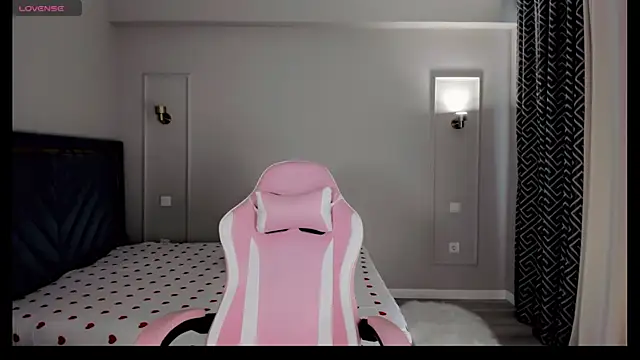 oxxx me online show from April 14, 2026, 8:30 am