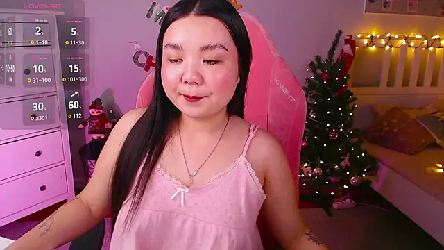 Snapshot of Suzy_Baee chatting on December 23, 2024, 12:30 pm Suzy Baee online show from December 23, 2024, 12:30 pm