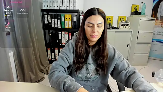 kilenyapatrice online show from October 26, 2025, 1:44 pm