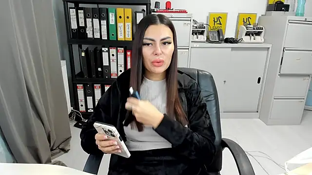 kilenyapatrice online show from November 8, 2025, 12:42 pm