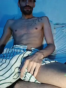 Snapshot of johngil0995 chatting on December 4, 2025, 12:37 pm johngil0995 online show from December 4, 2025, 12:37 pm