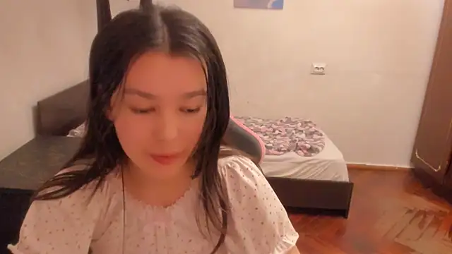 Snapshot of LunaXmii chatting on March 3, 2025, 10:20 pm LunaXmii online show from March 3, 2025, 10:20 pm