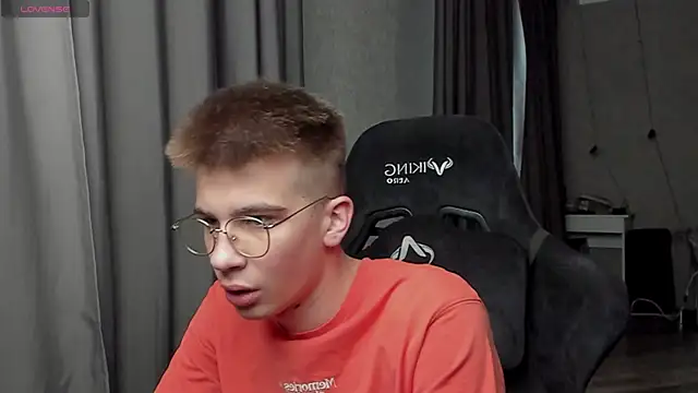 Snapshot of Oscar__xxl chatting on January 9, 2026, 8:43 am Oscar xxl online show from January 9, 2026, 8:43 am