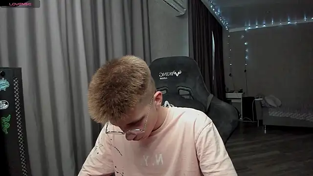 Snapshot of Oscar__xxl chatting on January 10, 2026, 10:10 am Oscar xxl online show from January 10, 2026, 10:10 am