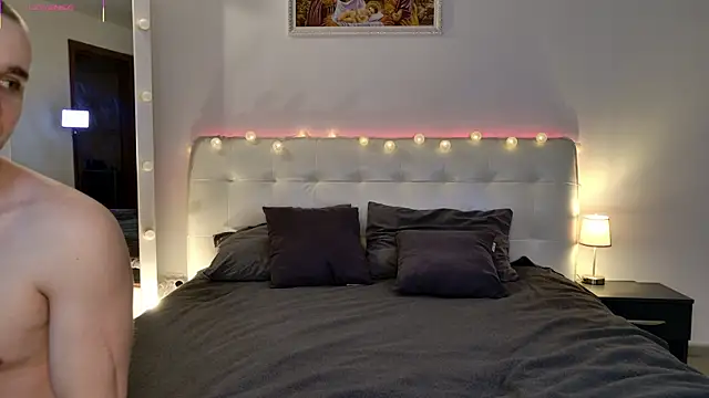 Snapshot of Frank07021 chatting on November 14, 2025, 12:58 am Frank07021 online show from November 14, 2025, 12:58 am