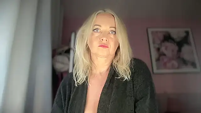 Tinkerbell10 online show from October 16, 2025, 4:10 am