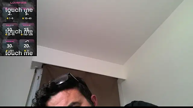 Snapshot of CaroAndMarc chatting on October 23, 2025, 2:27 pm CaroAndMarc online show from October 23, 2025, 2:27 pm