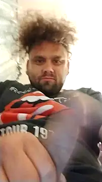 Snapshot of ShakeyJ87 chatting on September 18, 2025, 5:10 am ShakeyJ87 online show from September 18, 2025, 5:10 am