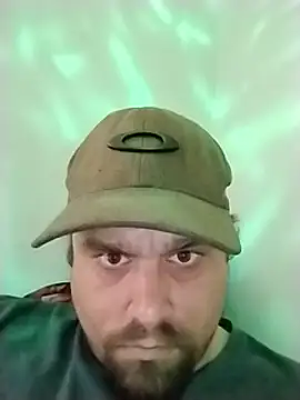 Snapshot of ShakeyJ87 chatting on March 21, 2025, 2:40 pm ShakeyJ87 online show from March 21, 2025, 2:40 pm