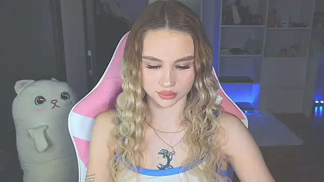 Snapshot of doll_barbieee chatting on June 2, 2026, 5:35 pm doll barbieee online show from June 2, 2026, 5:35 pm