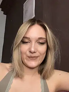 Snapshot of Alisa_Rise chatting on March 16, 2025, 12:56 am Alisa Rise online show from March 16, 2025, 12:56 am