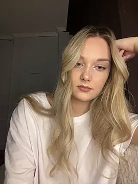 Snapshot of Alisa_Rise chatting on February 9, 2025, 7:30 pm Alisa Rise online show from February 9, 2025, 7:30 pm