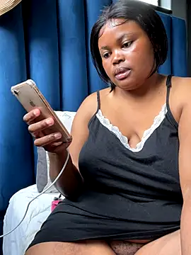 Snapshot of Curveysinaa chatting on November 12, 2025, 7:23 am Curveysinaa online show from November 12, 2025, 7:23 am