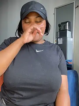 Snapshot of Curveysinaa chatting on November 13, 2025, 12:09 pm Curveysinaa online show from November 13, 2025, 12:09 pm