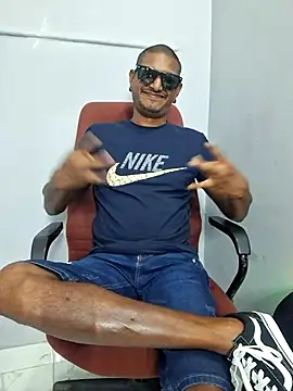 dmancams1874 online show from November 14, 2025, 1:15 pm