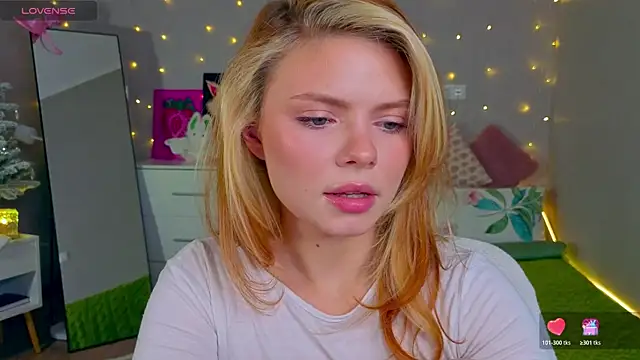 Red  Candy online show from December 17, 2025, 12:43 pm