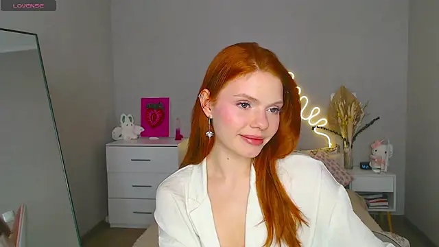 Snapshot of Red__Candy chatting on February 13, 2025, 12:54 pm Red Candy online show from February 13, 2025, 12:54 pm