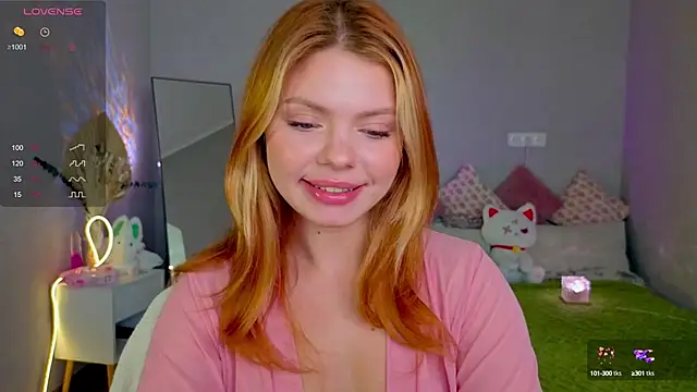 Snapshot of Red__Candy chatting on October 7, 2025, 1:12 pm Red Candy online show from October 7, 2025, 1:12 pm