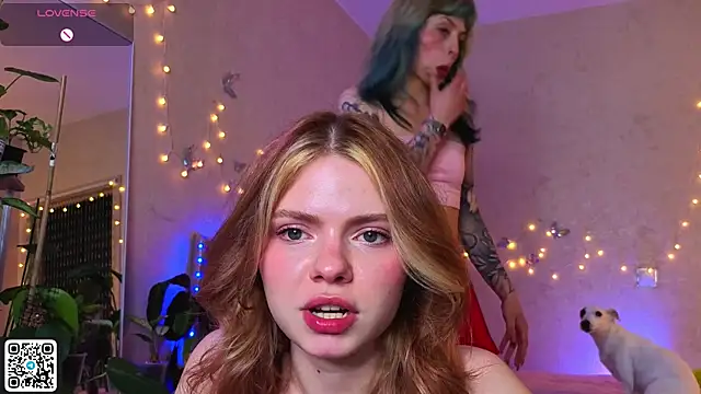 Snapshot of Red__Candy chatting on July 7, 2026, 7:17 pm Red Candy online show from July 7, 2026, 7:17 pm