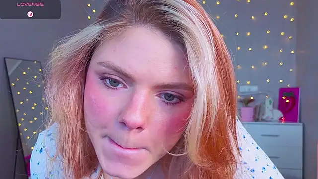 Red  Candy online show from April 26, 2026, 11:07 am