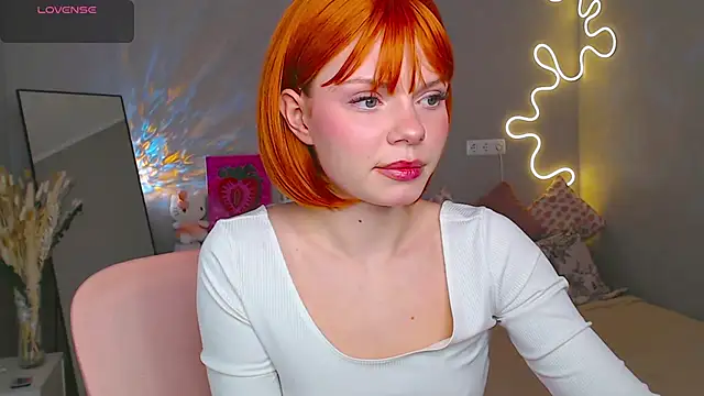 Snapshot of Red__Candy chatting on February 25, 2025, 4:46 pm Red Candy online show from February 25, 2025, 4:46 pm