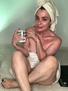 Liloo8923 online show from February 17, 2026, 2:42 am