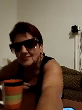 Snapshot of Ely_Elenita chatting on September 15, 2025, 8:53 pm Ely Elenita online show from September 15, 2025, 8:53 pm