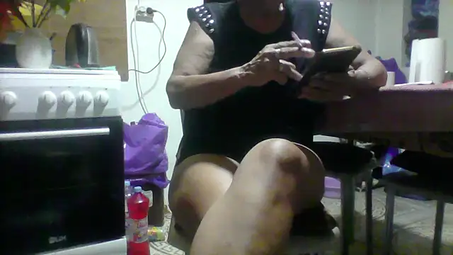 Snapshot of Ely_Elenita chatting on September 13, 2025, 9:48 pm Ely Elenita online show from September 13, 2025, 9:48 pm