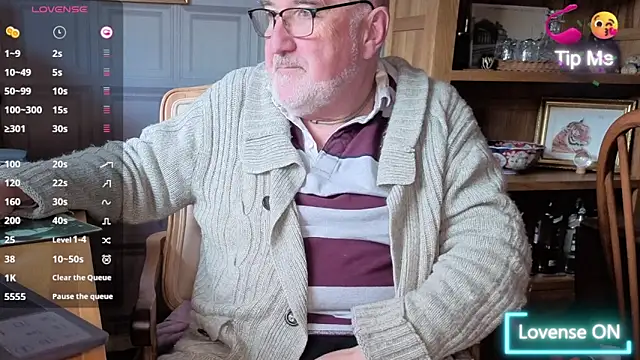 Adamdaddybear online show from October 25, 2025, 12:50 pm