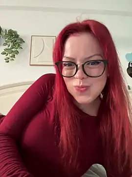 Snapshot of AylaRed chatting on April 7, 2026, 5:53 am AylaRed online show from April 7, 2026, 5:53 am