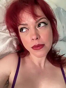 Snapshot of AylaRed chatting on February 12, 2026, 7:41 am AylaRed online show from February 12, 2026, 7:41 am