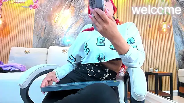 ella harper online show from November 28, 2025, 1:50 am