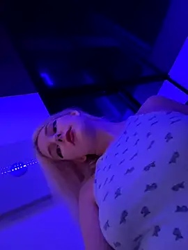 XMelissaX online show from December 3, 2025, 7:57 pm