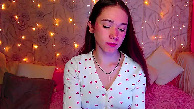 fluffy kitty  online show from October 7, 2025, 1:12 pm