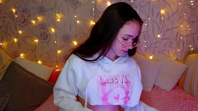 fluffy kitty  online show from October 17, 2025, 3:25 pm