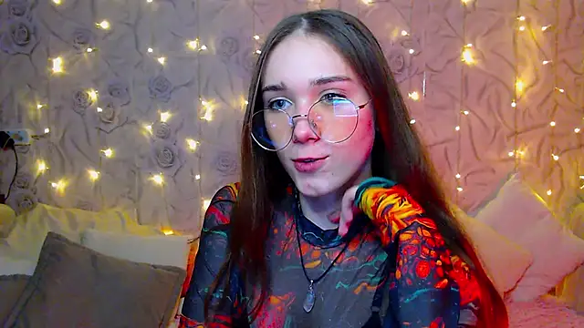 fluffy kitty  online show from October 8, 2025, 1:23 pm