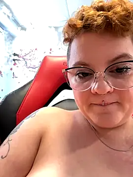 Sweetleeahxx online show from December 4, 2025, 3:11 pm