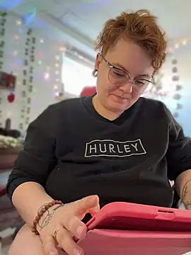 Sweetleeahxx online show from April 8, 2026, 1:34 pm